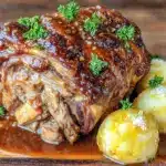 Knusprige Schweinshaxe mit Knödeln - featured image