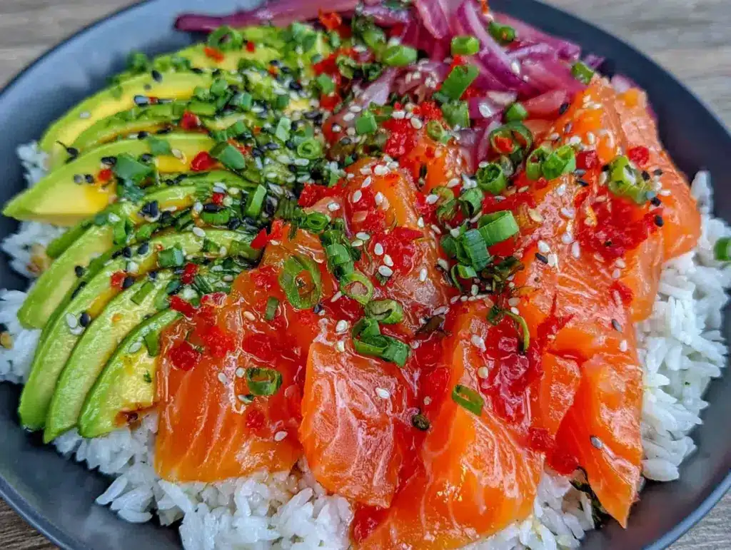 Startseite 6 Sushi Bowl mit Lachs und Avocado - featured image