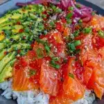 Sushi Bowl mit Lachs und Avocado - featured image
